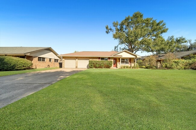 Building Photo - 1607 Willowby Dr