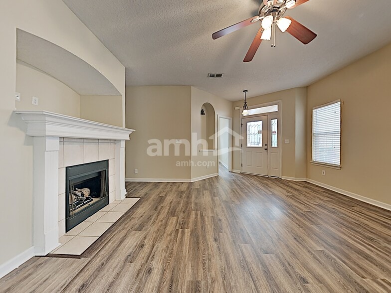 Building Photo - 3864 Lake Village Cv