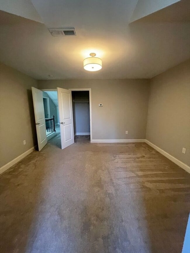 Building Photo - Beautiful 4-Bed, 3-Bath Bungalow in Highly Desirable Farragut!