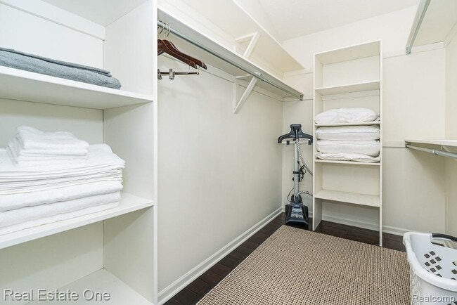 Building Photo - 7086 Danbrooke Ct