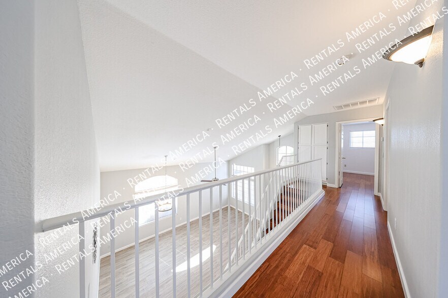 Building Photo - 6784 W Louise Dr
