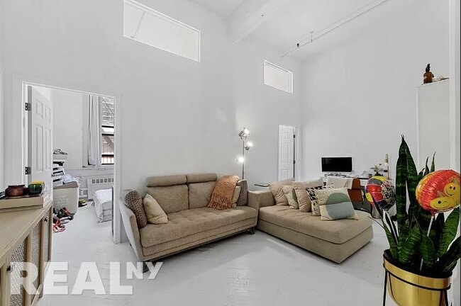 Building Photo - 57 Jay Street