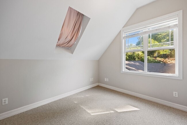 Building Photo - 2720 Sq. Ft. Character Home in downtown Ol...
