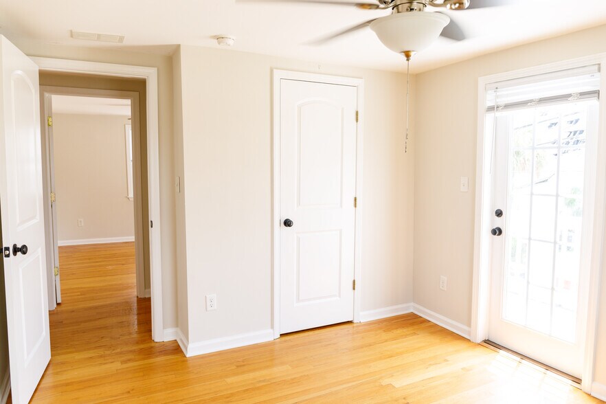 Building Photo - 116 America St