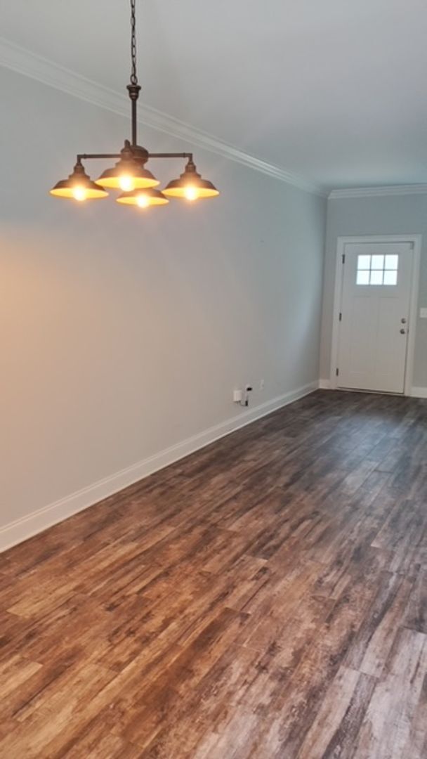 Building Photo - College Oaks A101