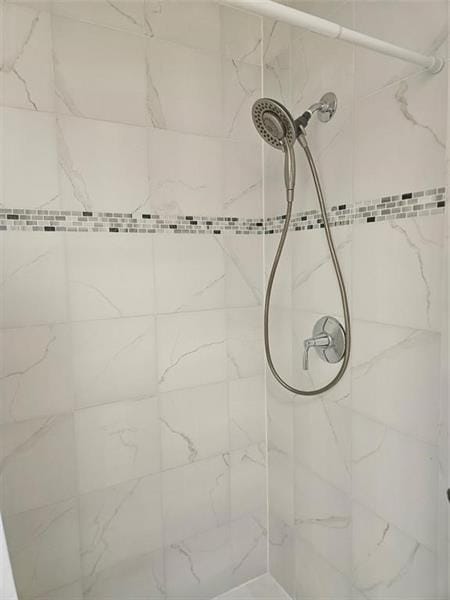 Building Photo - 633 Lake Point N Ln