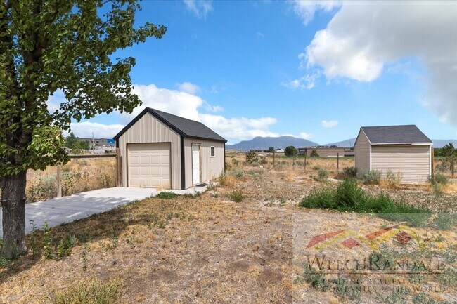 Building Photo - Spacious Single Family Home With Attached ...