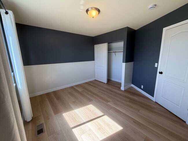 Building Photo - GORGEOUS SPACOUS HOMESTEAD!!!