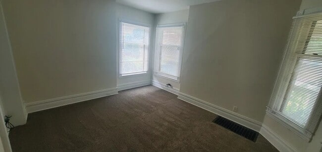 Building Photo - 1802 Madison Ave SE