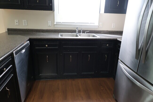 Building Photo - 214 Oakleaf Dr