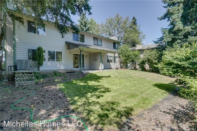Building Photo - 812 142nd Pl SE