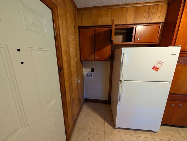 Building Photo - 3 Bedroom, 1.5 Bath Home with HVAC & Fenced Backyard