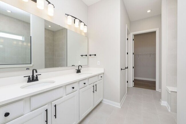 Building Photo - Gorgeous Newly Built 3 Bedroom 3 Full Bath on Golf Course in Westfield!