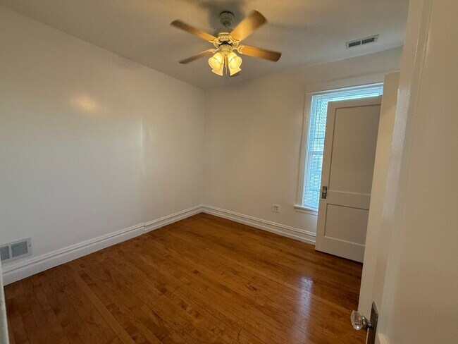 Building Photo - 4129 W School St