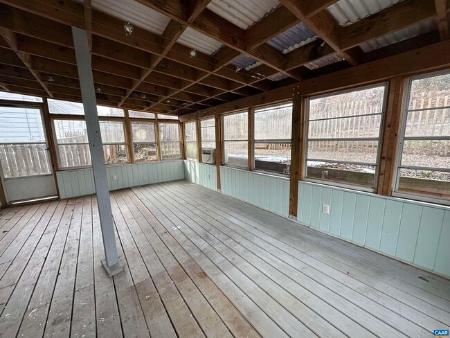 Building Photo - 1321 Willow Dr