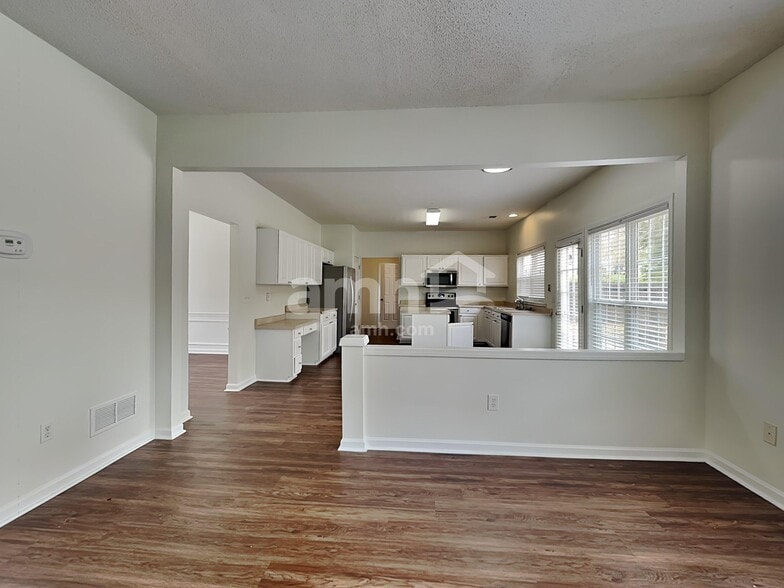 Building Photo - 105 Bay Hill Dr