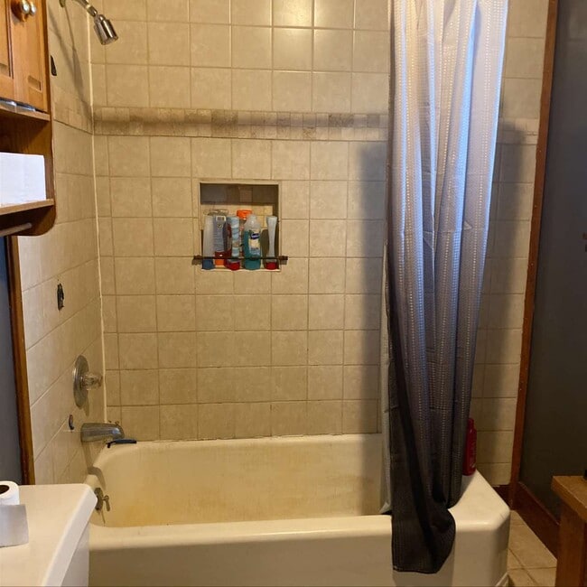 Building Photo - 208 S Main St