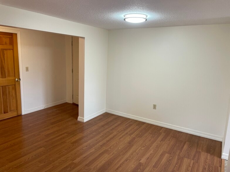 Building Photo - 834 State St