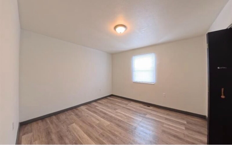 Building Photo - 2603-2605 Eastview Dr