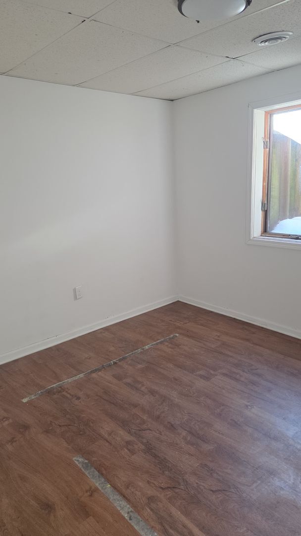 Building Photo - 4 bed 1 bath