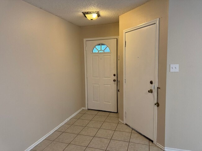 Building Photo - 8003 Chestnut Manor Dr