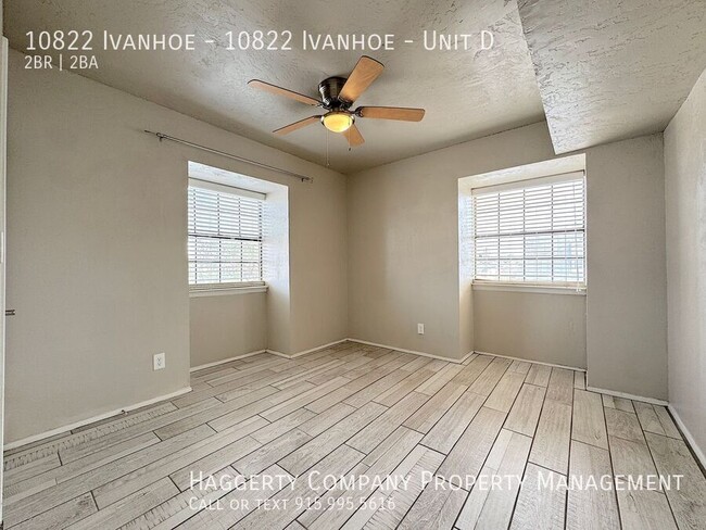 Building Photo - East El Paso 2bed/1.5 Townhome Refrig A/C