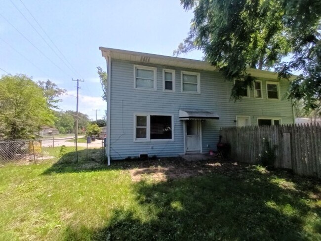 Building Photo - 2263 Delton Ct