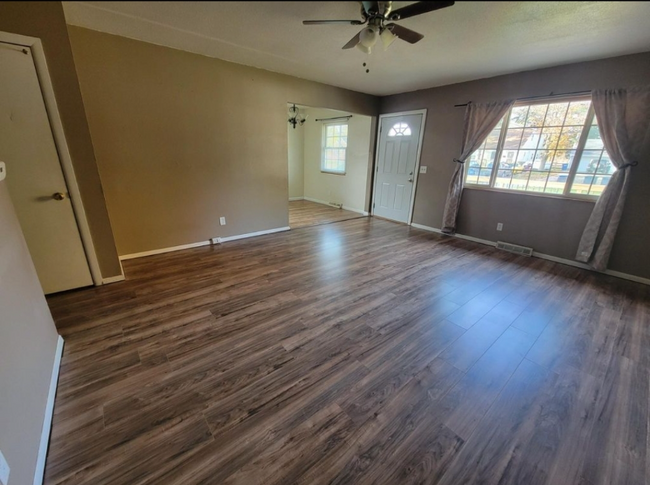 Building Photo - 953 Fries Ave