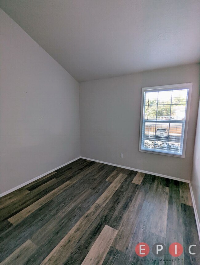 Building Photo - Beautiful Condo in Great Location!