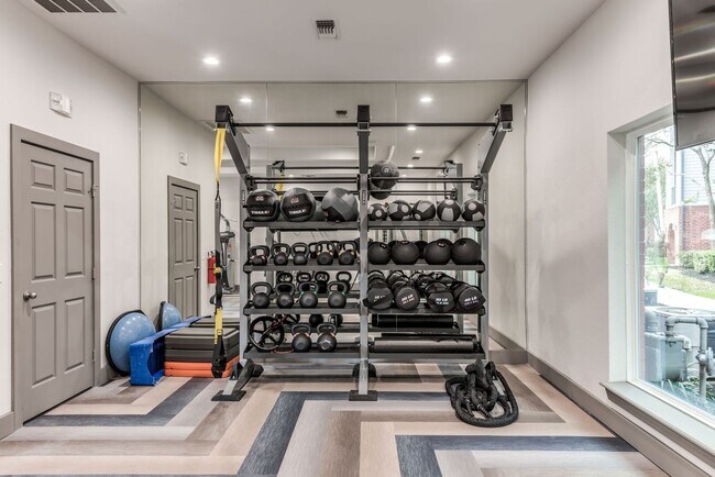 Building Photo - Available Now – Modern Apartment for Rent