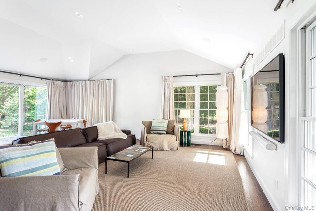 Building Photo - 48 Sheppard St