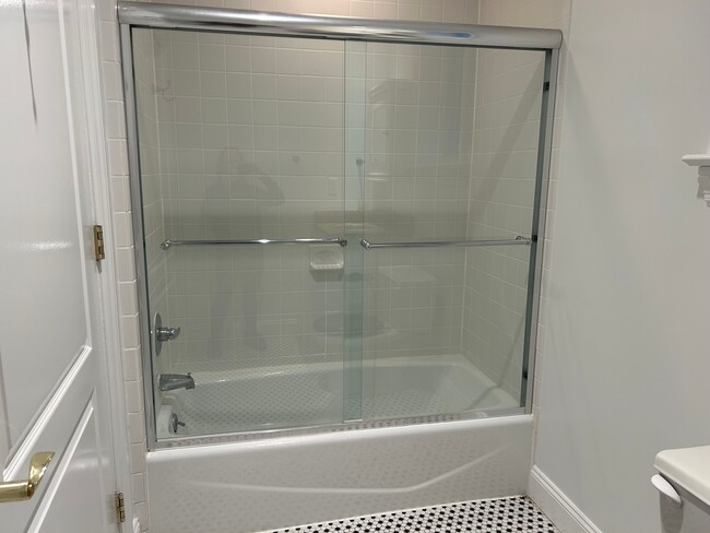 Building Photo - 94 Walnut St