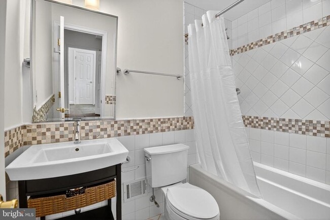 Building Photo - 4015 Mansion Dr NW