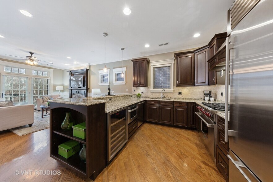 Kitchen - 3247 N Clifton Ave