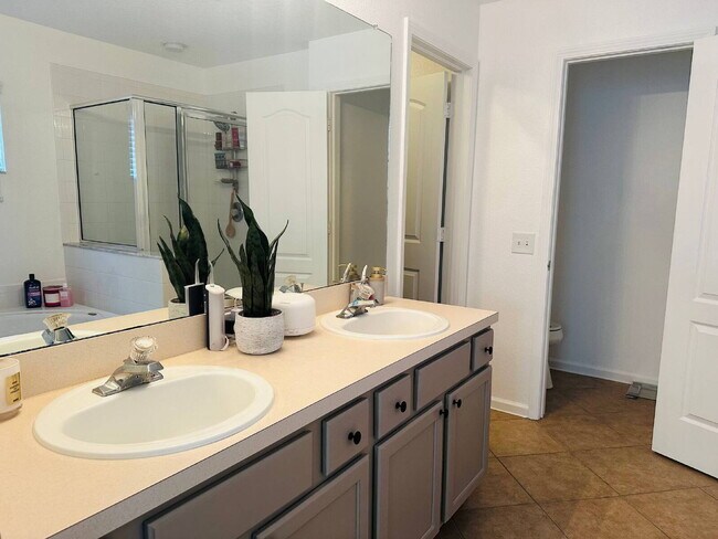 Building Photo - "Charming 3-Bedroom Oasis with 2 Full Baths in Riverview – Your Ideal Home Awaits!"
