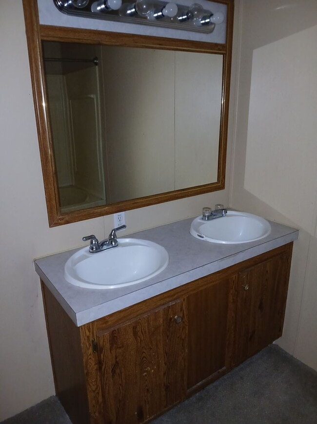 Building Photo - 233 Flat Creek Ln