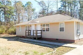 Building Photo - 668 Gardner Dr SE