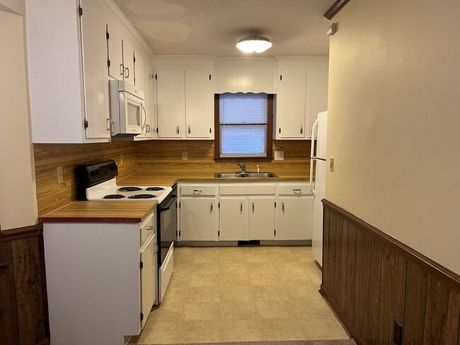 Building Photo - Dual Suites! Spacious 2BR, 2.5BA Townhome Near NCSU!