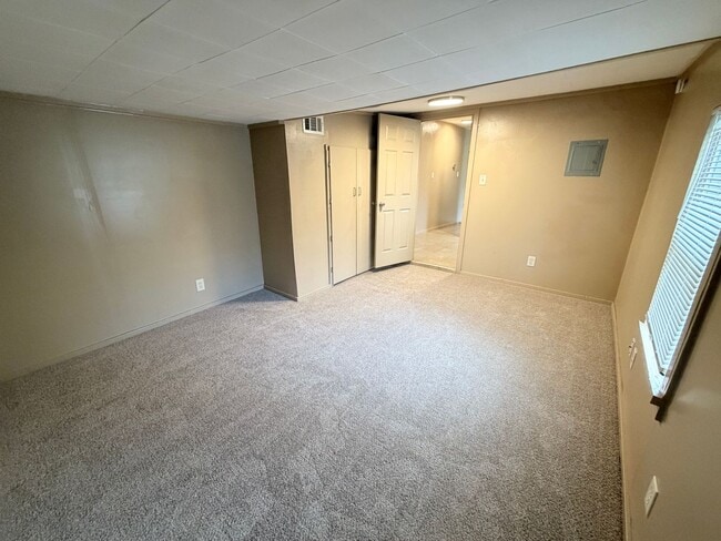 Building Photo - Updated 2 bed 1 bath