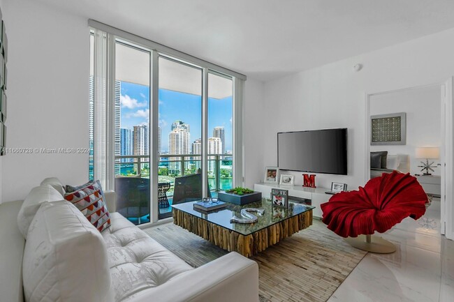 Building Photo - 950 Brickell Bay Dr