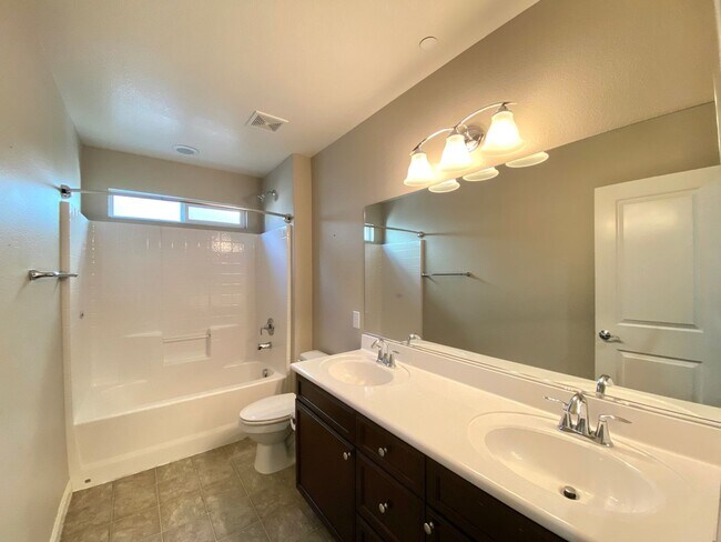 Building Photo - 3621 Vino Biano Ave