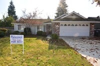 Building Photo - 3 bedroom 2 bathroom in the El Diamante sc...