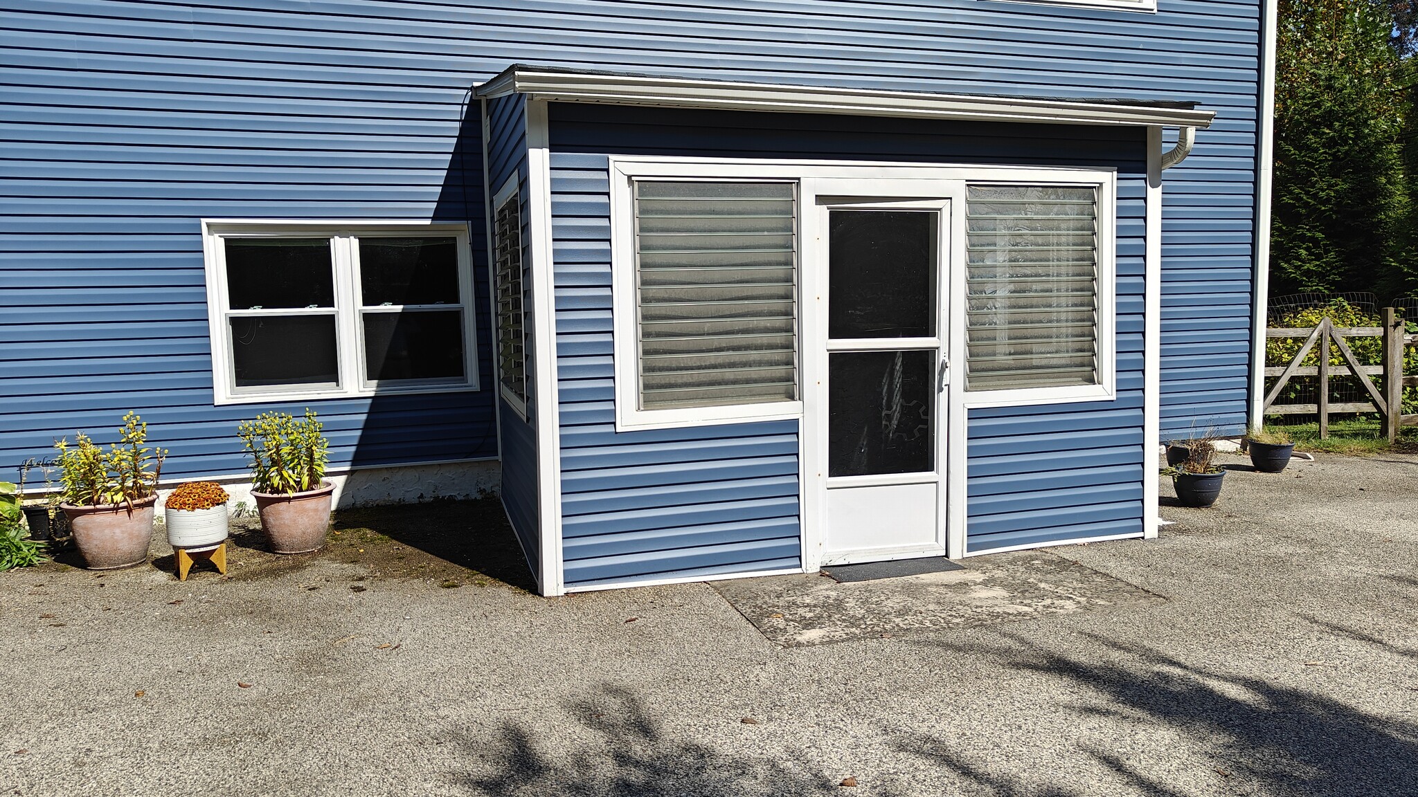 Building Photo - 590 Township Line Rd
