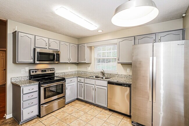 Building Photo - 1061 Cedar Creek Village Rd