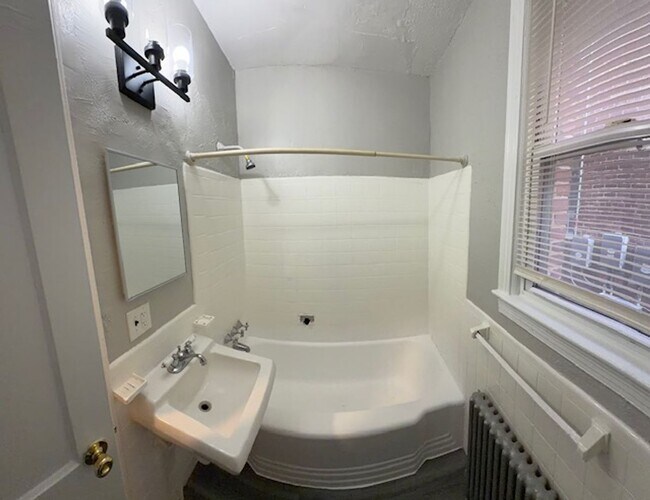 Building Photo - 15 Gallatin St NE