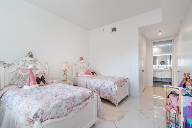 Building Photo - 1100 Biscayne Blvd
