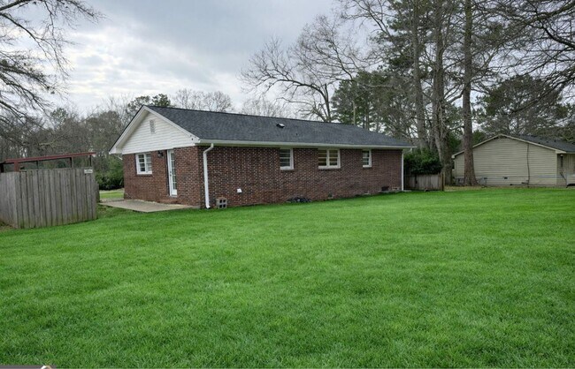 Building Photo - 1065 Nelson St