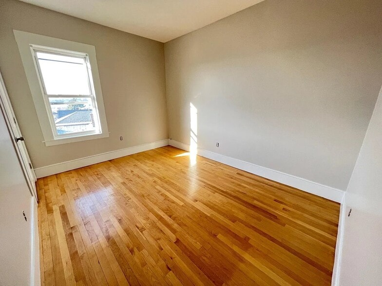 Building Photo - 13 Winthrop St