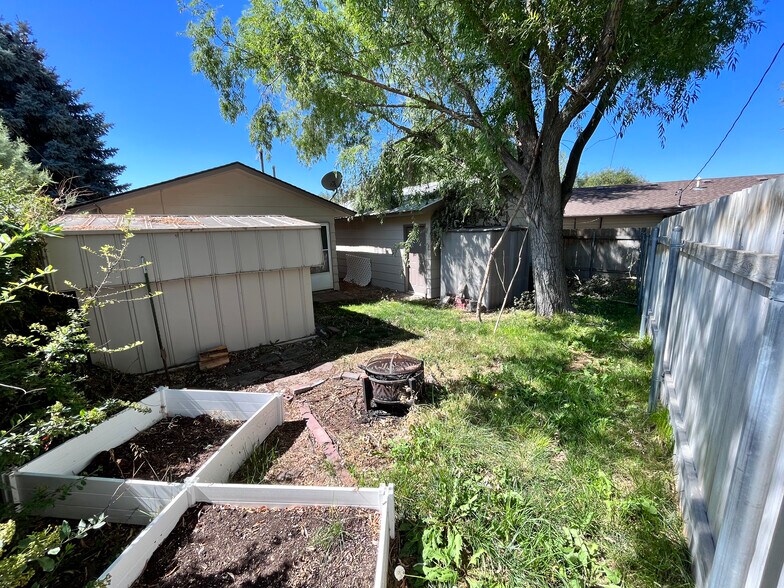 Building Photo - 2370 S Three Mile Creek Way