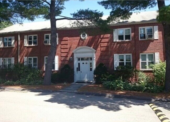 Building Photo - 136 Boylston St